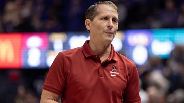 Razorbacks coach Eric Musselman on sideline at LSU